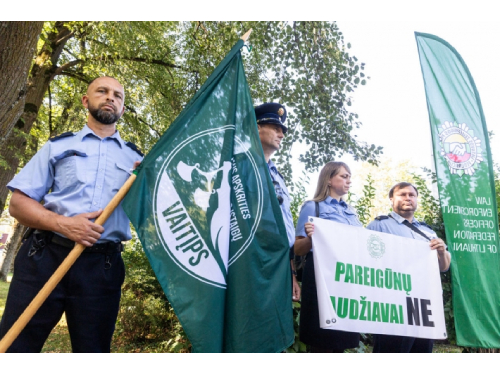 Keliolika pareigūnų Vilniuje piketuoja dėl geresnių saugumo sąlygų įkalinimo įstaigose